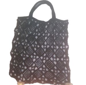 BLACK MACRAME TOTE BAG
